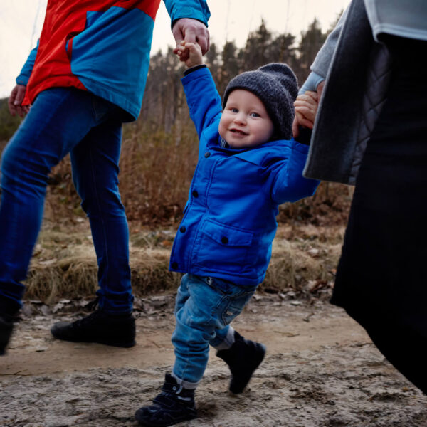 sesja rodzinna w lesie