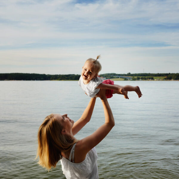 sesja rodzinna nad jeziorem