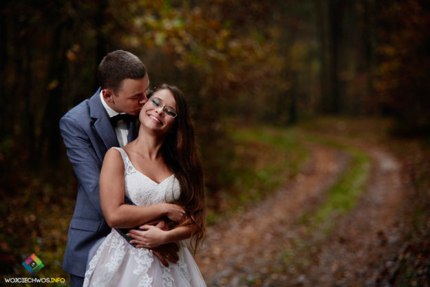 jesienna sesja ślubna nad jeziorem